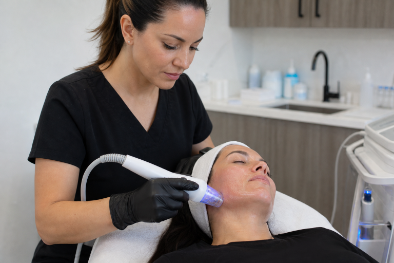 RF Microneedling: What It Can Do, Who It Suits, And How To Plan Recovery